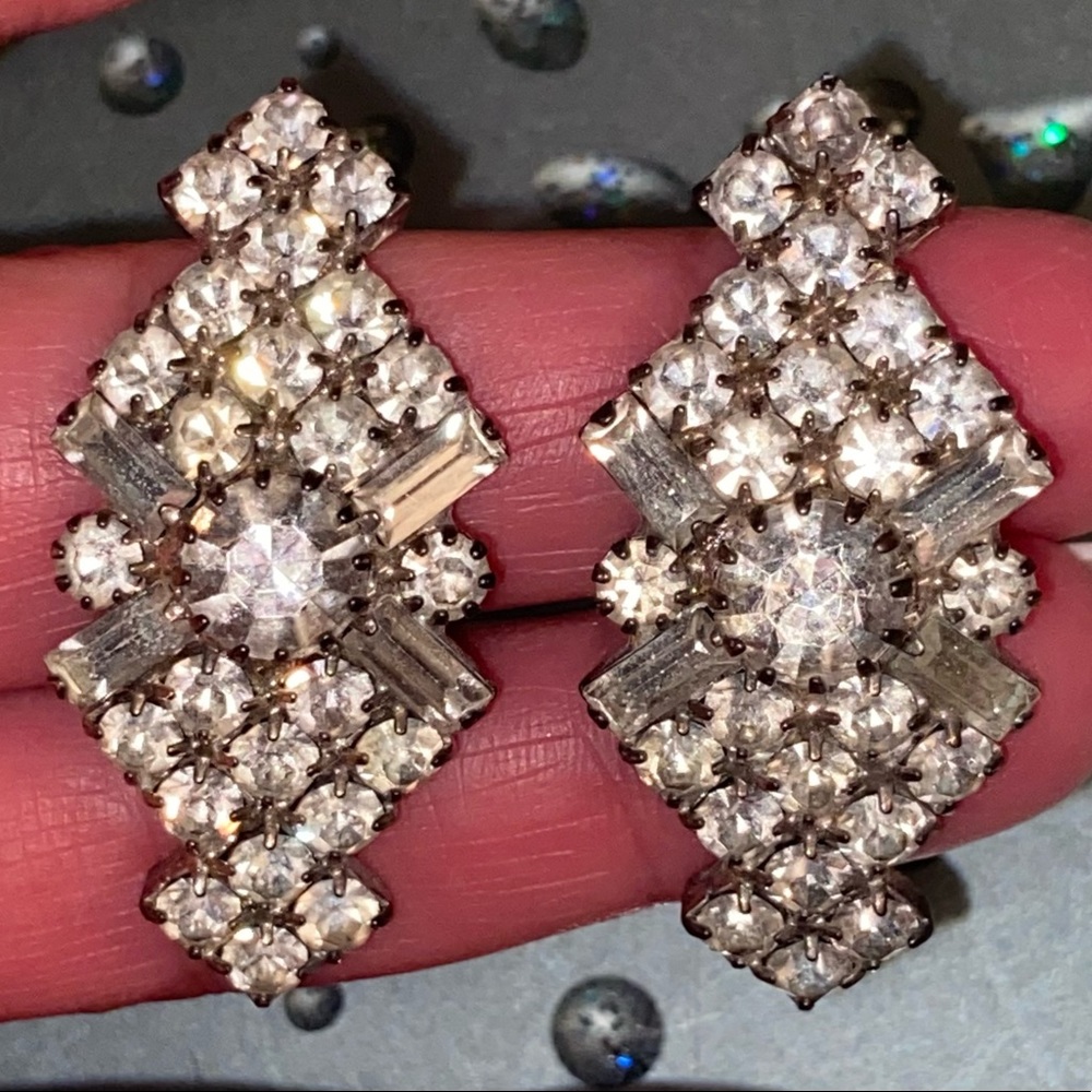 Crystal Drop Dangle Post Earrings🤍🤍
